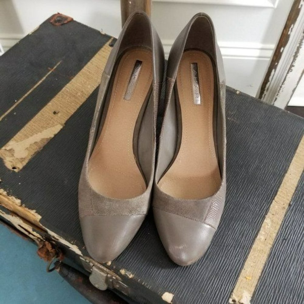 Tahari Block Heel Pumps in Gray Taupe Size 8